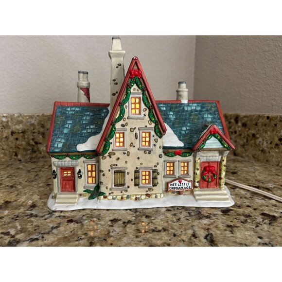 Santas Workbench Wee Little Orphanage Lighted Christmas Village House 2000 Colle - Picture 1 of 12
